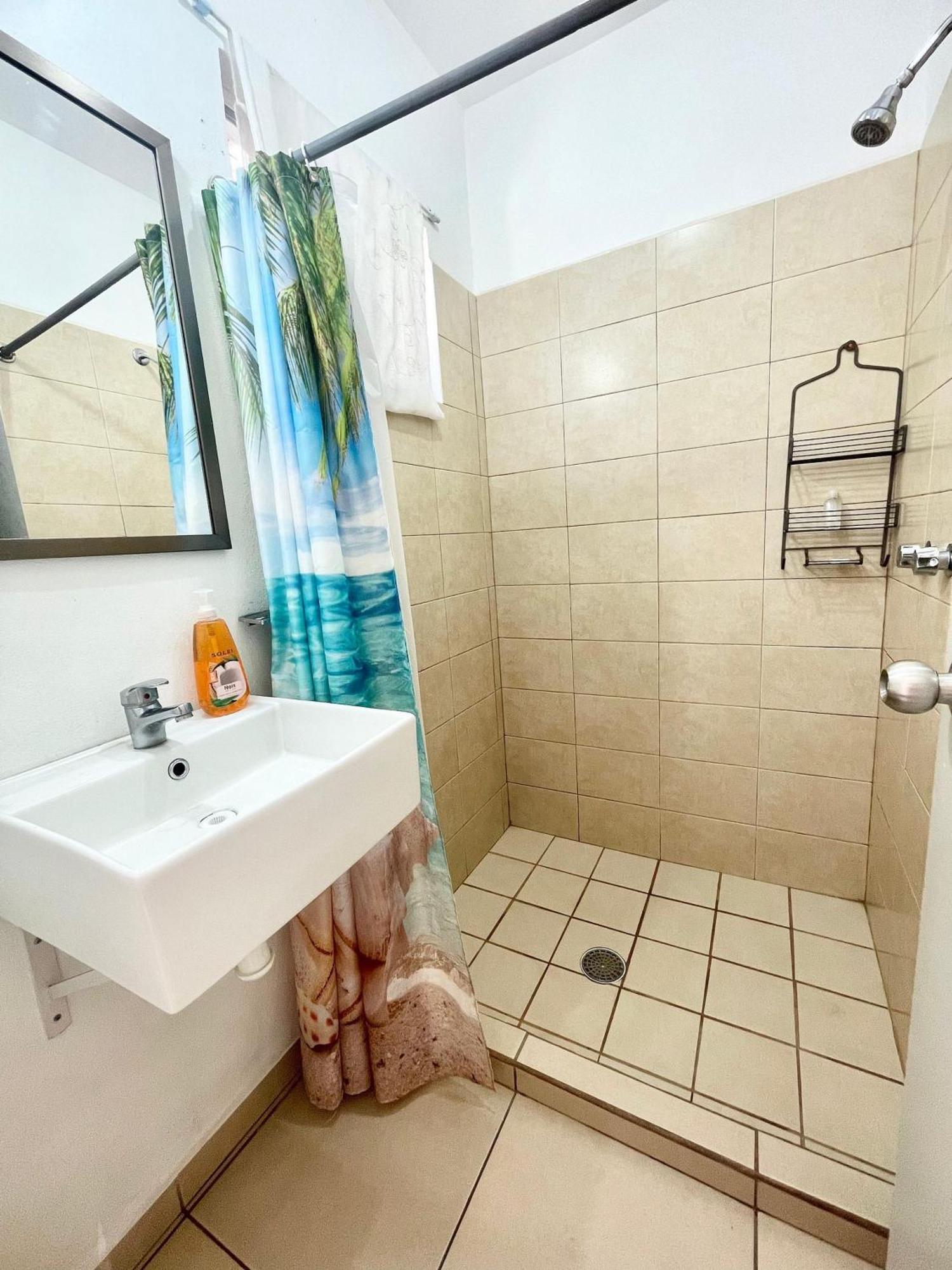 Modern Pool Side, 3 Bdrm House With Parking Villa ปูแอร์โตบาญาร์ตา ภายนอก รูปภาพ