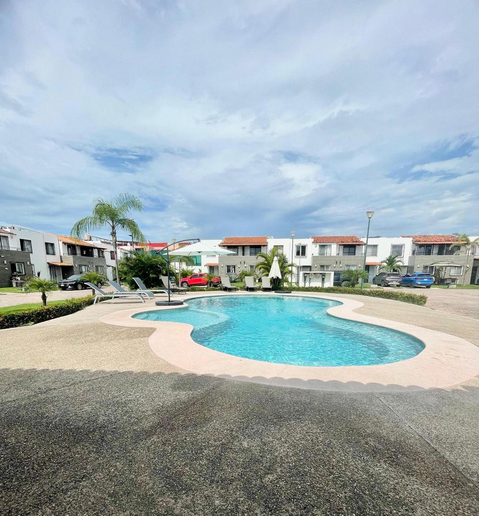 Modern Pool Side, 3 Bdrm House With Parking Villa ปูแอร์โตบาญาร์ตา ภายนอก รูปภาพ