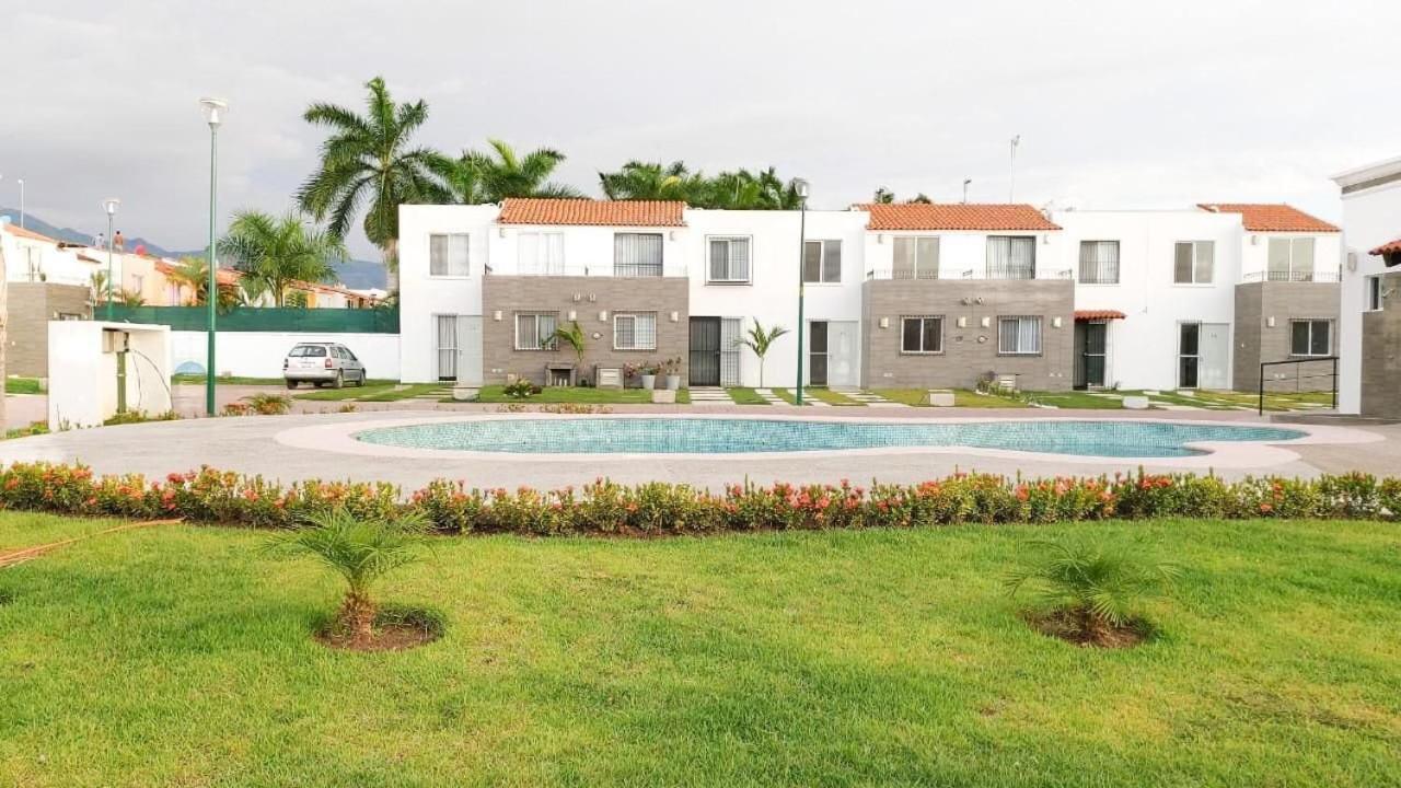 Modern Pool Side, 3 Bdrm House With Parking Villa ปูแอร์โตบาญาร์ตา ภายนอก รูปภาพ